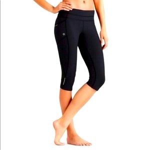 Athleta Dobby Be Free Knickers Black Capri Leggings Women Size L